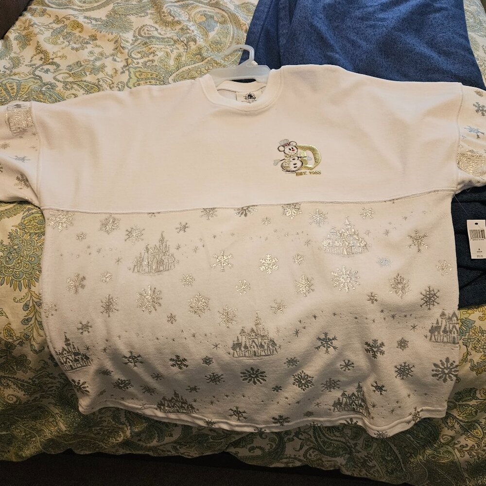 Spirit jersey disneyland resort castle snowflake hickey snowman.  New! Medium